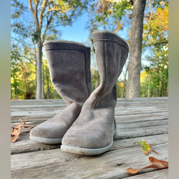 Gray Suede Croc Boots Girls Size 5 Crocs Sherpa Fleece Lining Fall Winter Boots - Picture 14 of 14